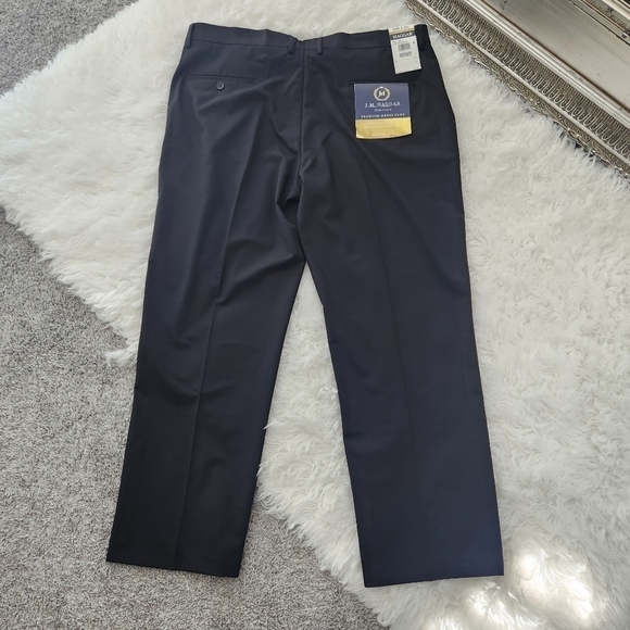 Haggar Classic Fit Solid Stretch. Solid Black. Size 40x29. New. - Picture 2 of 5